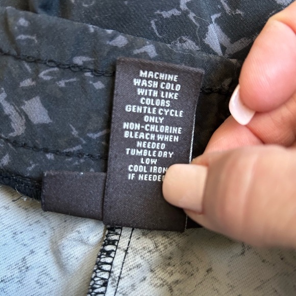 Lane Bryant Women’s Cropped Black/Gray Patterned Pants size 18 - Picture 9 of 9